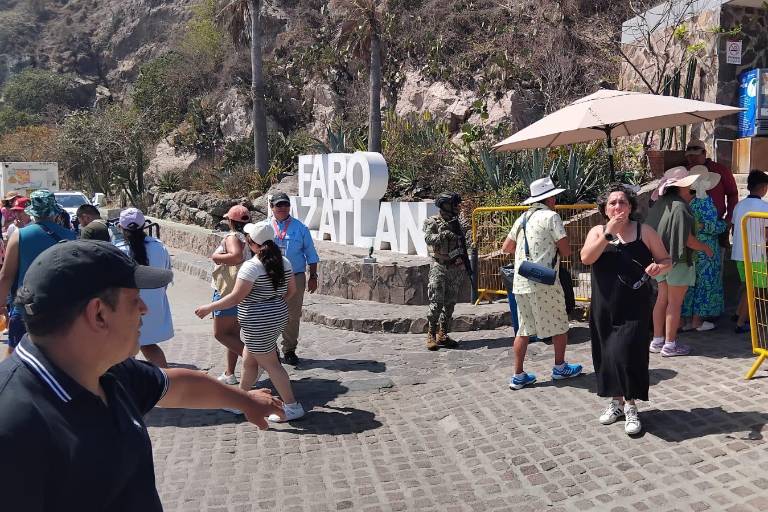 En el lunes de Carnaval, el Faro registra alta afluencia de turistas