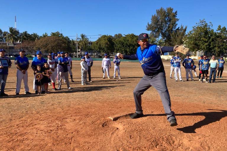 Cantan playball en Liga de Beisbol Intersindical, en la UAS