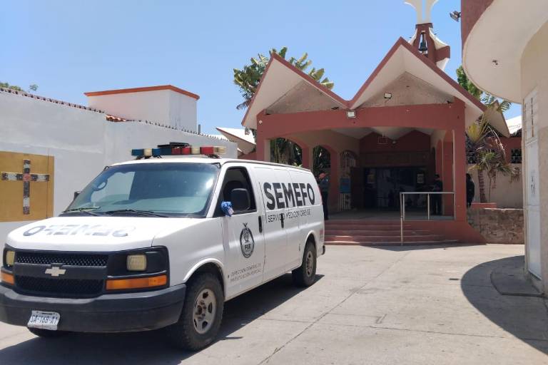 Abandonan un feto en un frasco en la Parroquia de María del Mar en Mazatlán