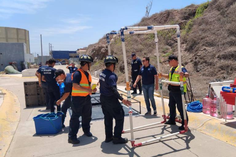 Realizan Bomberos de Mazatlán simulacro especializado en materiales de alto riesgo