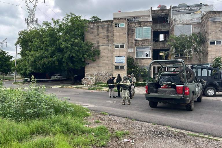 Abandonan restos humanos envueltos en plástico en la colonia La Campiña, Culiacán