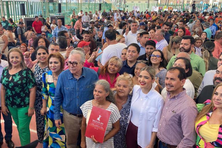 Gobierno de Sinaloa entrega más de mil 200 escrituras en Mazatlán