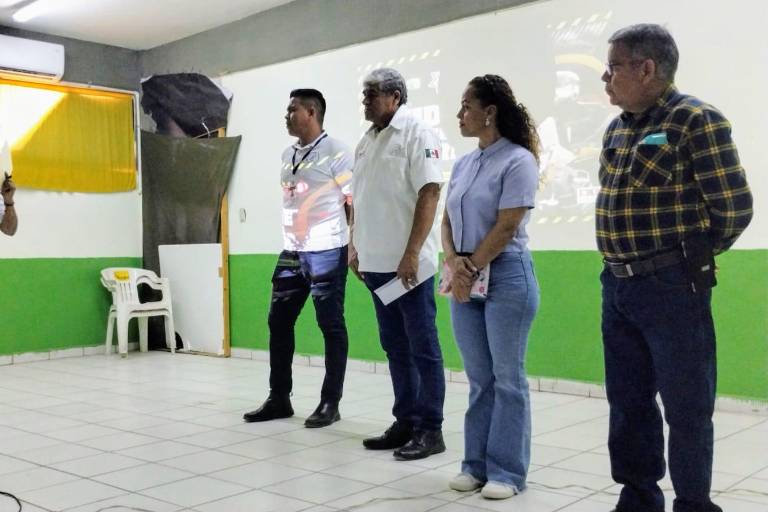 Llevan campaña ‘Cuídate, en casa te esperan’ a Cobaes 42, en Escuinapa