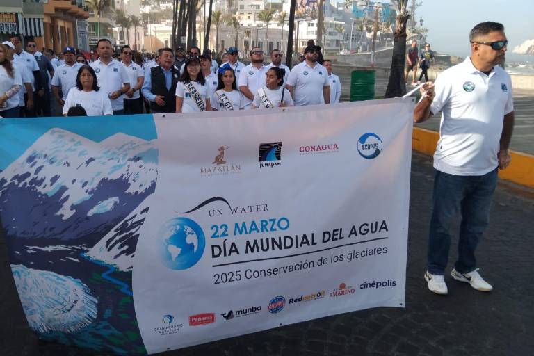 Realizan desfile y pintan mural para concientizar sobre el uso adecuado del agua