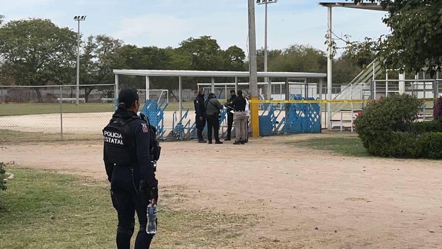 Asesinan a un hombre y dejan otro herido tras un ataque a balazos en las canchas de la Liga JAPAC, en Culiacán
