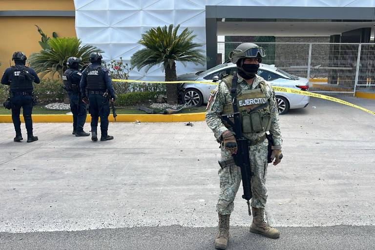 Padre muere y su hijo resulta herido en ataque a balazos en la Calzada Heroico Colegio Militar, en Culiacán