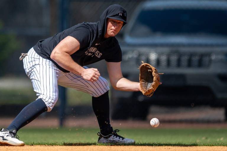 LeMahieu se lesiona una pantorrilla en su debut de pretemporada