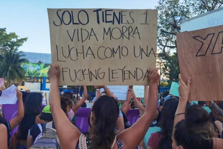 Mujeres marchan en Tulum y CdMx por el asesinato de Victoria Esperanza