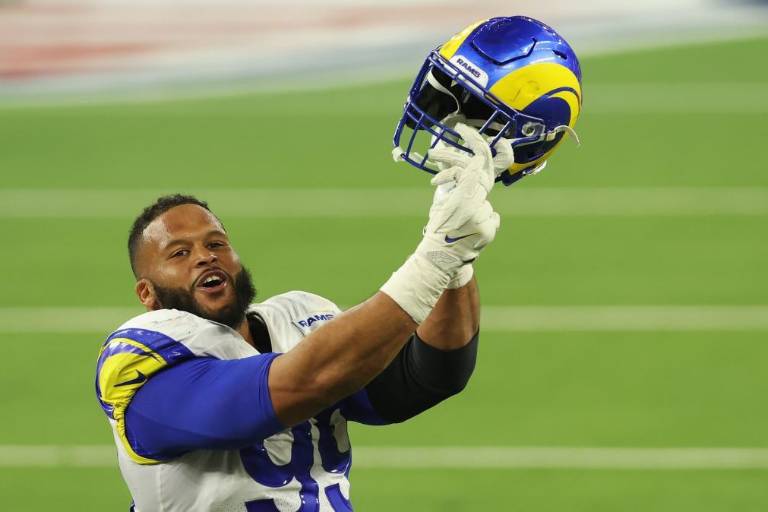 Aaron Donald se convierte en el no QB mejor pagado en la historia de la NFL