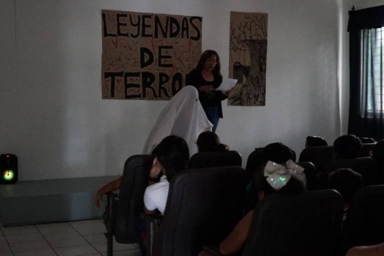 Se acercan los niños a las Leyendas mexicanas en el Jueves Literario