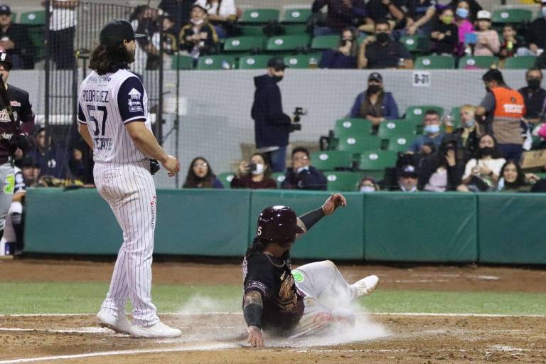 Tomateros y Algodoneros dividen triunfos en Guasave