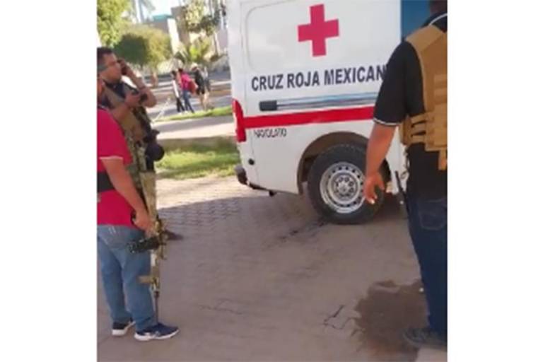 Grupos armados despojaron de dos ambulancias a Cruz Roja de Navolato