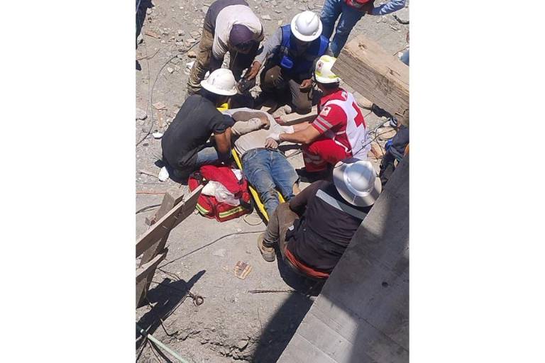 En Mazatlán, albañil sobrevive a caída de un tercer piso