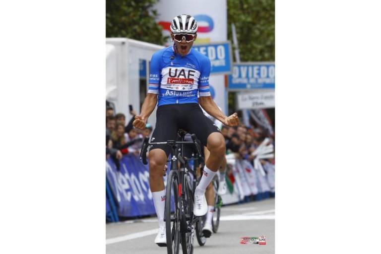 Méxicano Isaac del Toro conquista la Vuelta Asturias 2024