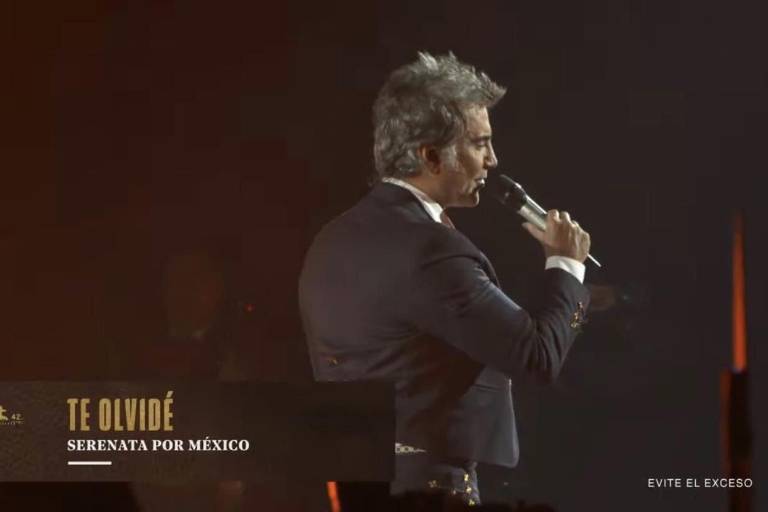 Alejandro Fernández dedica concierto a su padre, Vicente Fernández, aún delicado de salud