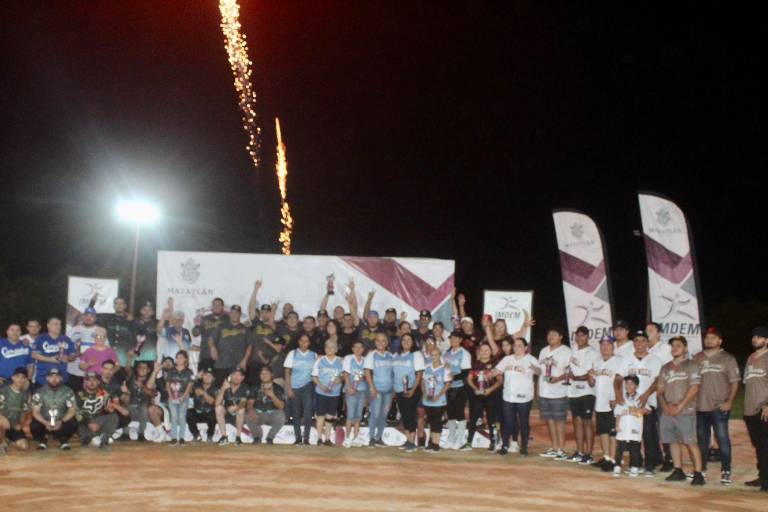 Premian a lo mejor de la Liga de Softbol Imdem