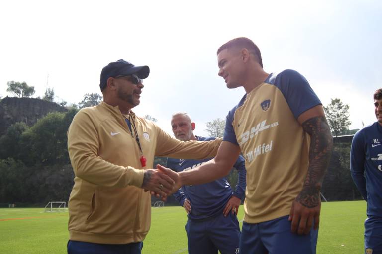 Pumas hizo oficial la llegada de ‘El Toro’ Fernández