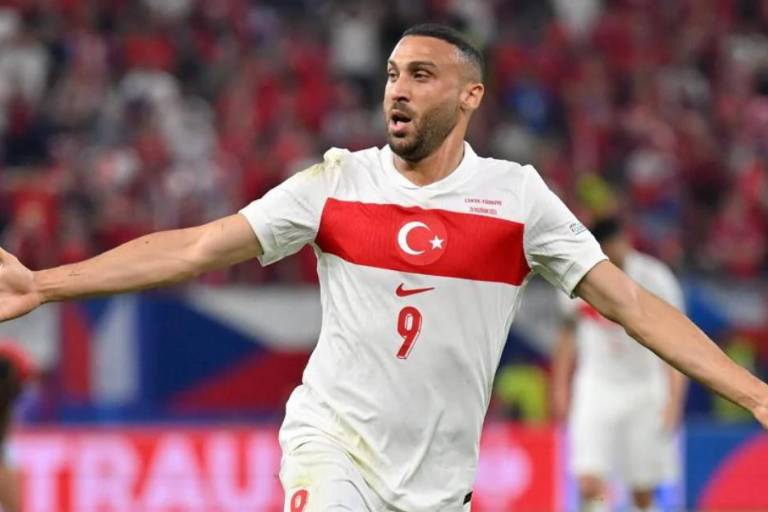 Turquía cumple su objetivo y avanza a octavos de final