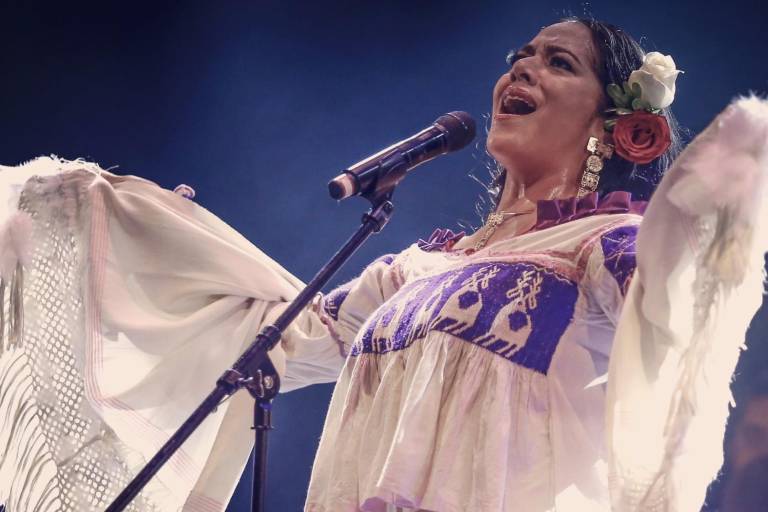 Lila Downs presume mestizaje en la música