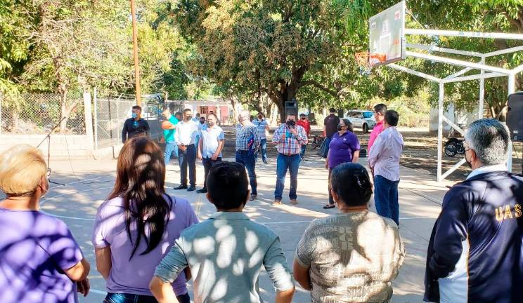 Entregan cancha de usos múltiples en Guamuchilito