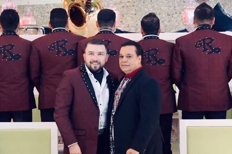 Lanzarán dueto de Juan Gabriel y Banda El Recodo