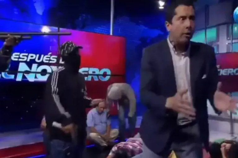 Hombres encapuchados y armados toman instalaciones de TC Televisión en Ecuador