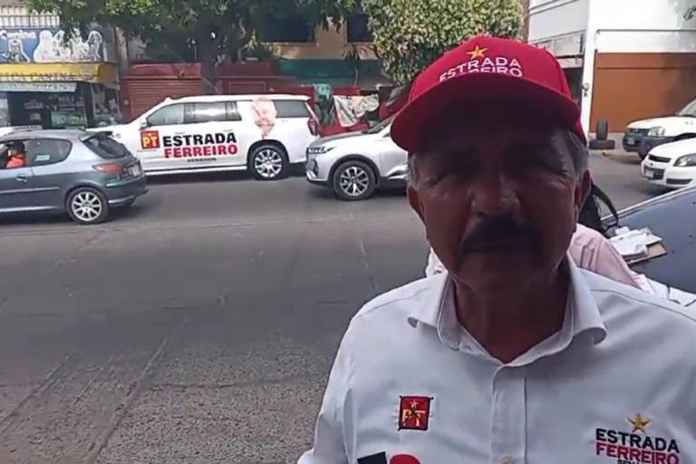 Choca Estrada Ferreiro en su carro de campaña