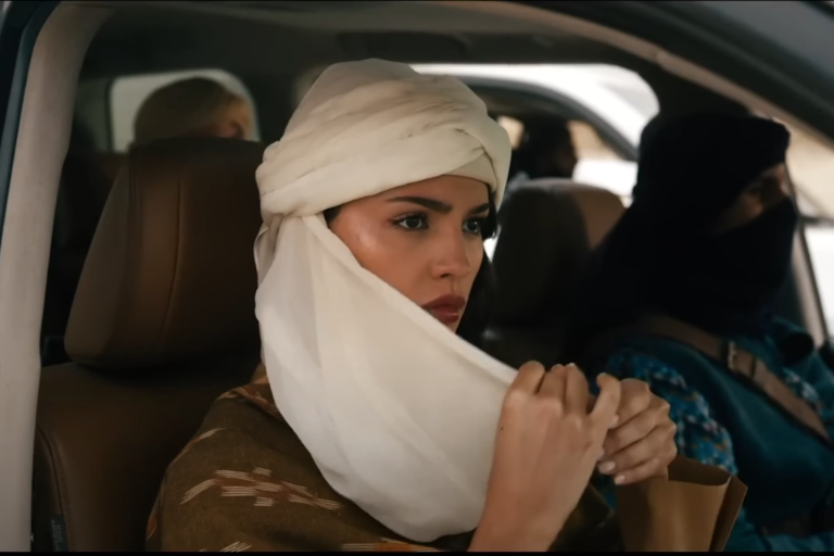 Protagoniza Eiza González filme junto a Natalie Portman y John Krasinski