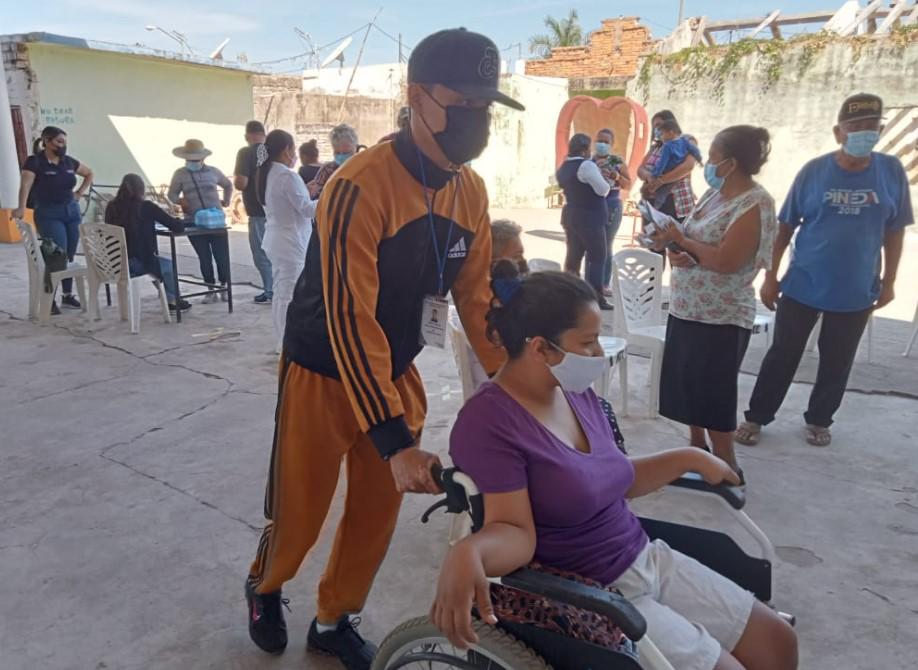 $!Realizan DIF Escuinapa y Ayuntamiento jornada de salud en Palmillas