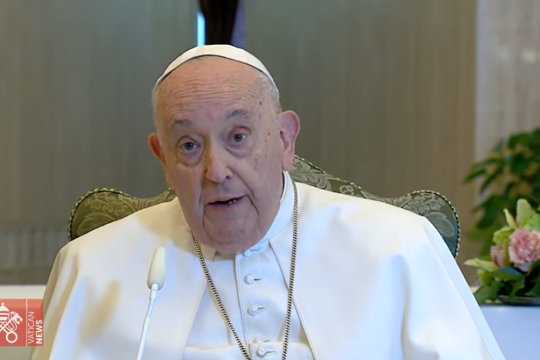Cancela el Papa viaje a Dubái a petición de los médicos