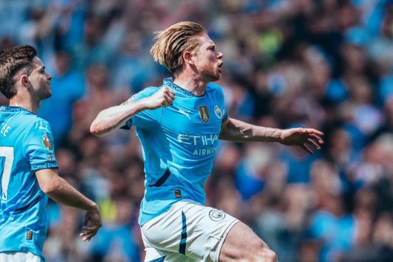 Manchester City remonta y golea al Crystal Palace