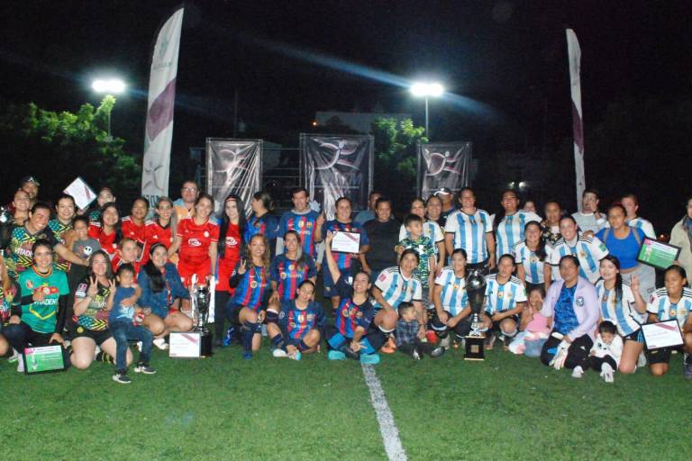 Se corona Amigas del Campeón, en el Torneo Mamis Fut de la Esmeralda