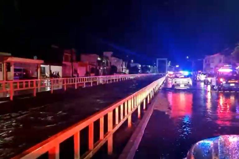 Diez viviendas resultan dañadas por desbordamiento de arroyo El Piojo, en Culiacán