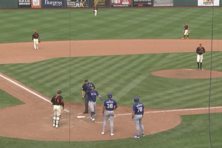 Sinaloense Alex Osuna pega su primer jonrón en el Spring Training