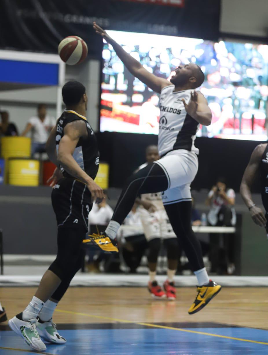 $!¡Rayos! Venados Basketball cae en el primero de la serie