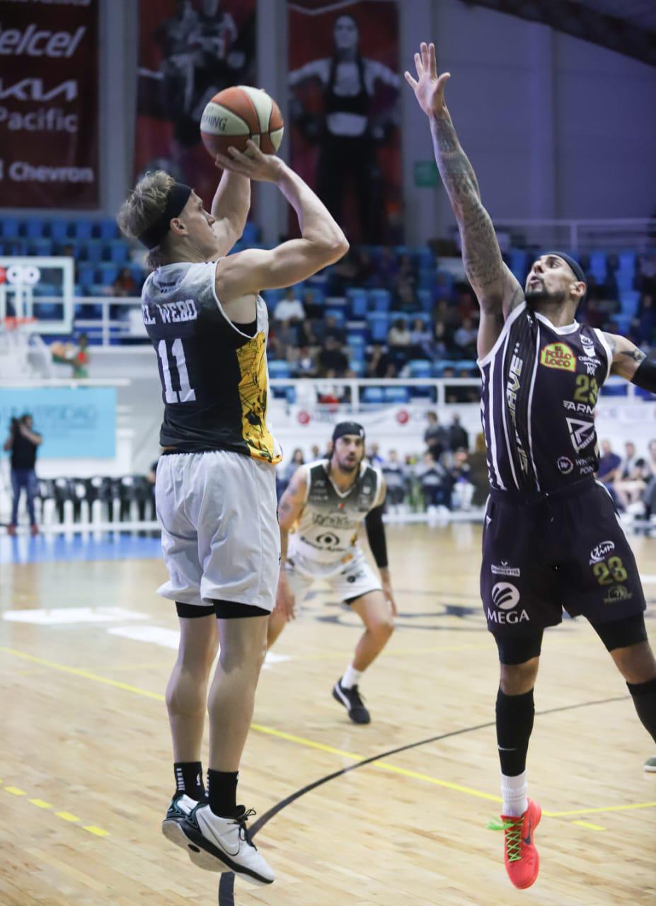 $!Venados Basketball logra cardiaco triunfo en presentación de Jeff Ledbetter