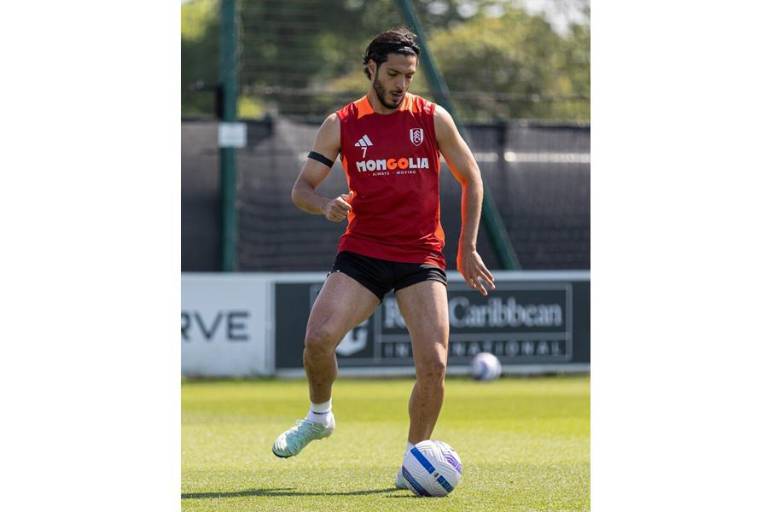Raúl Jiménez renueva con Fulham hasta 2026