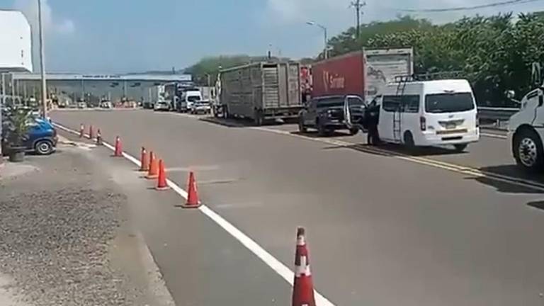 Hasta el momento sólo hay imágenes en las redes sociales sobre el cierre de la Mazatlán-Durango, pero no hay de los incidentes que lo provocaron.