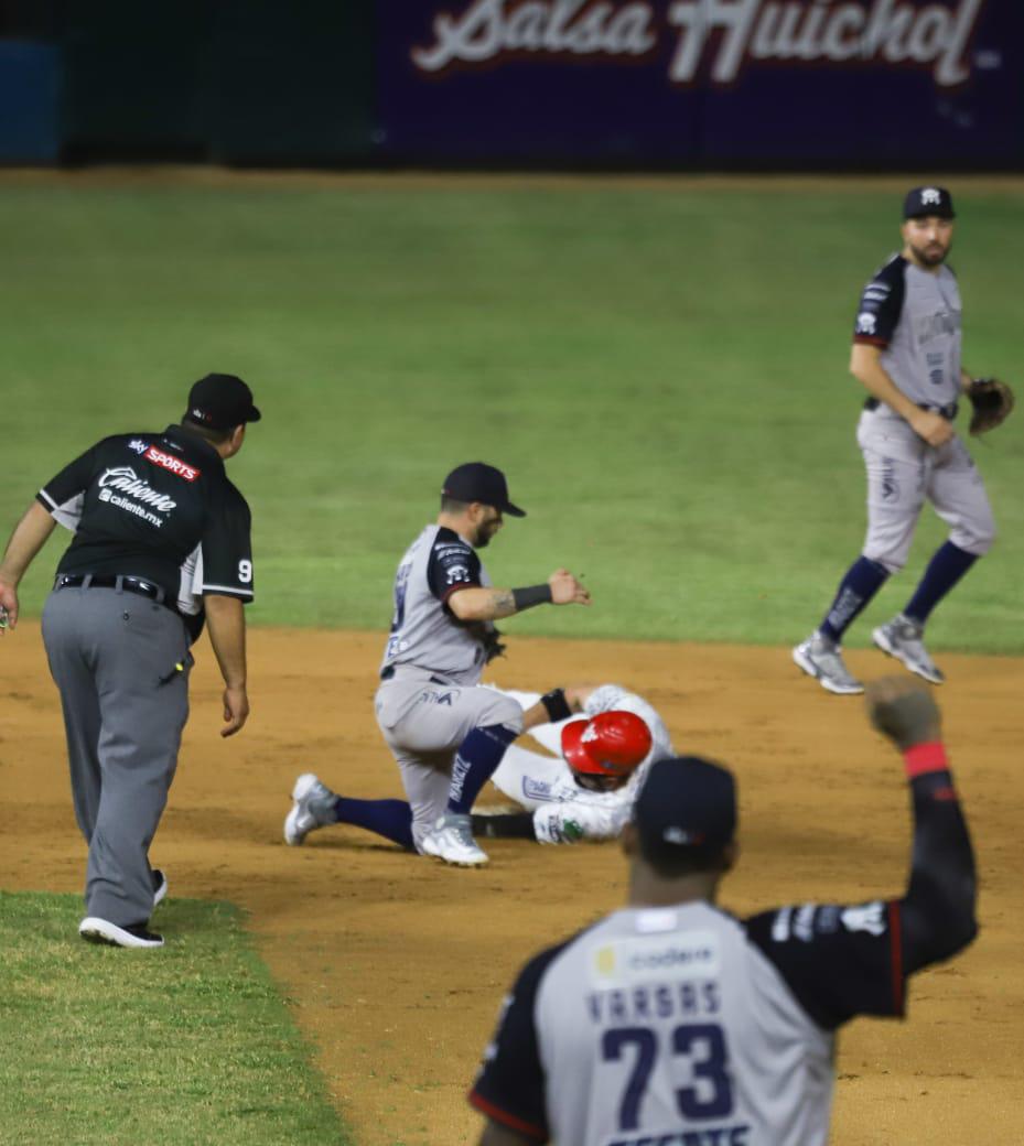 $!Blanquea Venados a Sultanes y pega primero en casa
