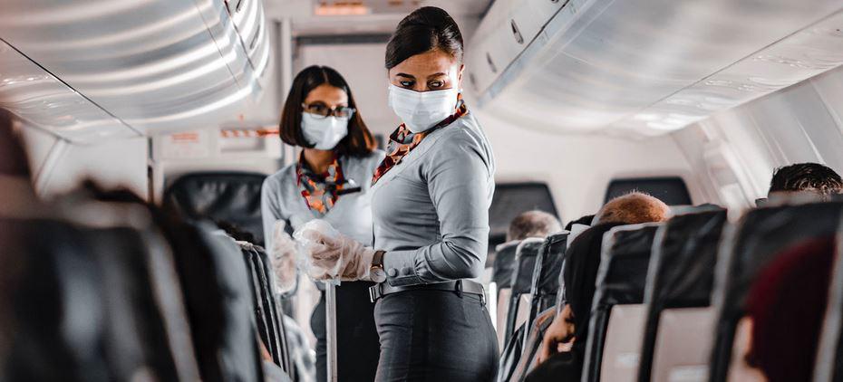 $!Pasajeras en un avión durante la pandemia de Covid-19.