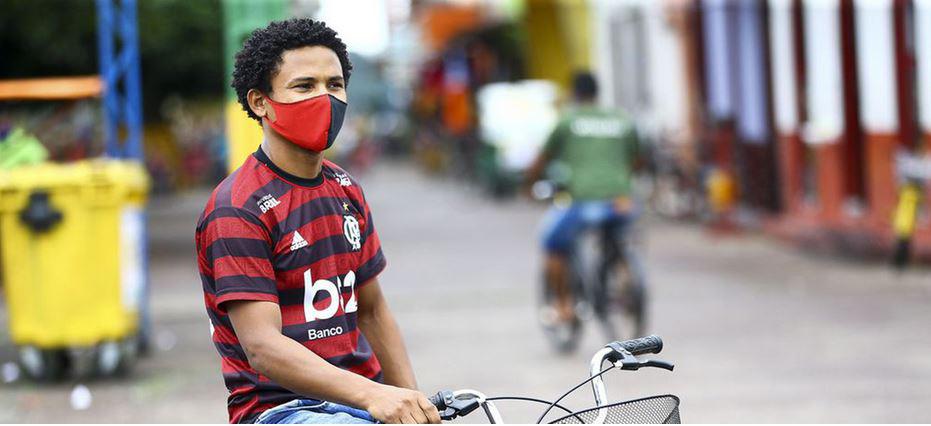 $!Un joven de Brasil durante la pandemia de Covid-19.