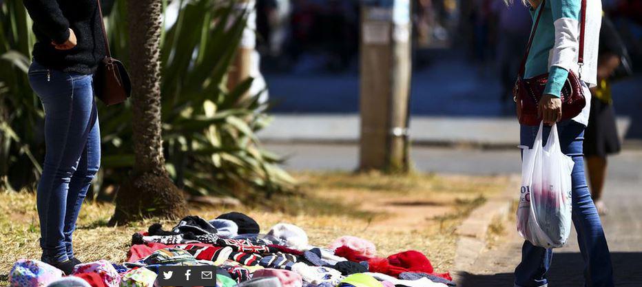 $!La desacelaración económica en América Latina y el impacto de la pandemia en los trabajadores del sector informal se refleja en las calles de Brasil.