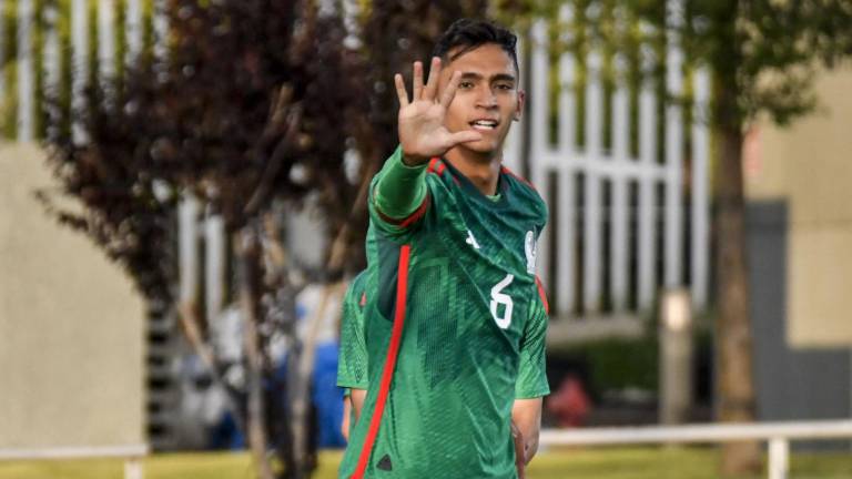 Fidel Ambriz celebra el gol con el que México logró el empate ante España en amistoso entre las selecciones Sub 23.