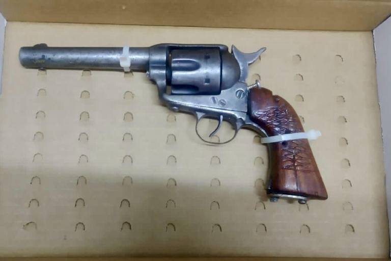 Detienen en Culiacán a un joven con un arma fajada a la cintura