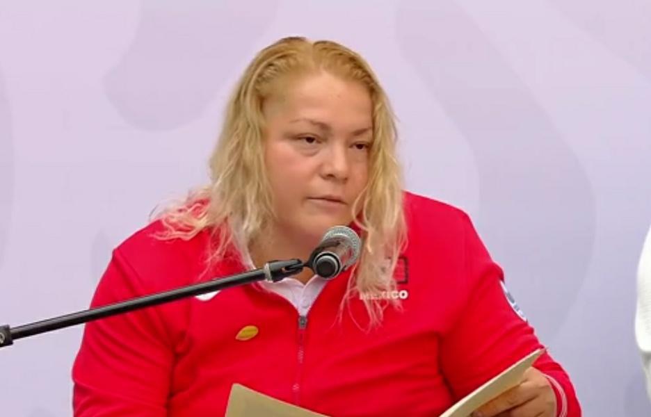 $!Mazatleca Rosa María Guerrero da mensaje durante abanderamiento de delegación paralímpica mexicana