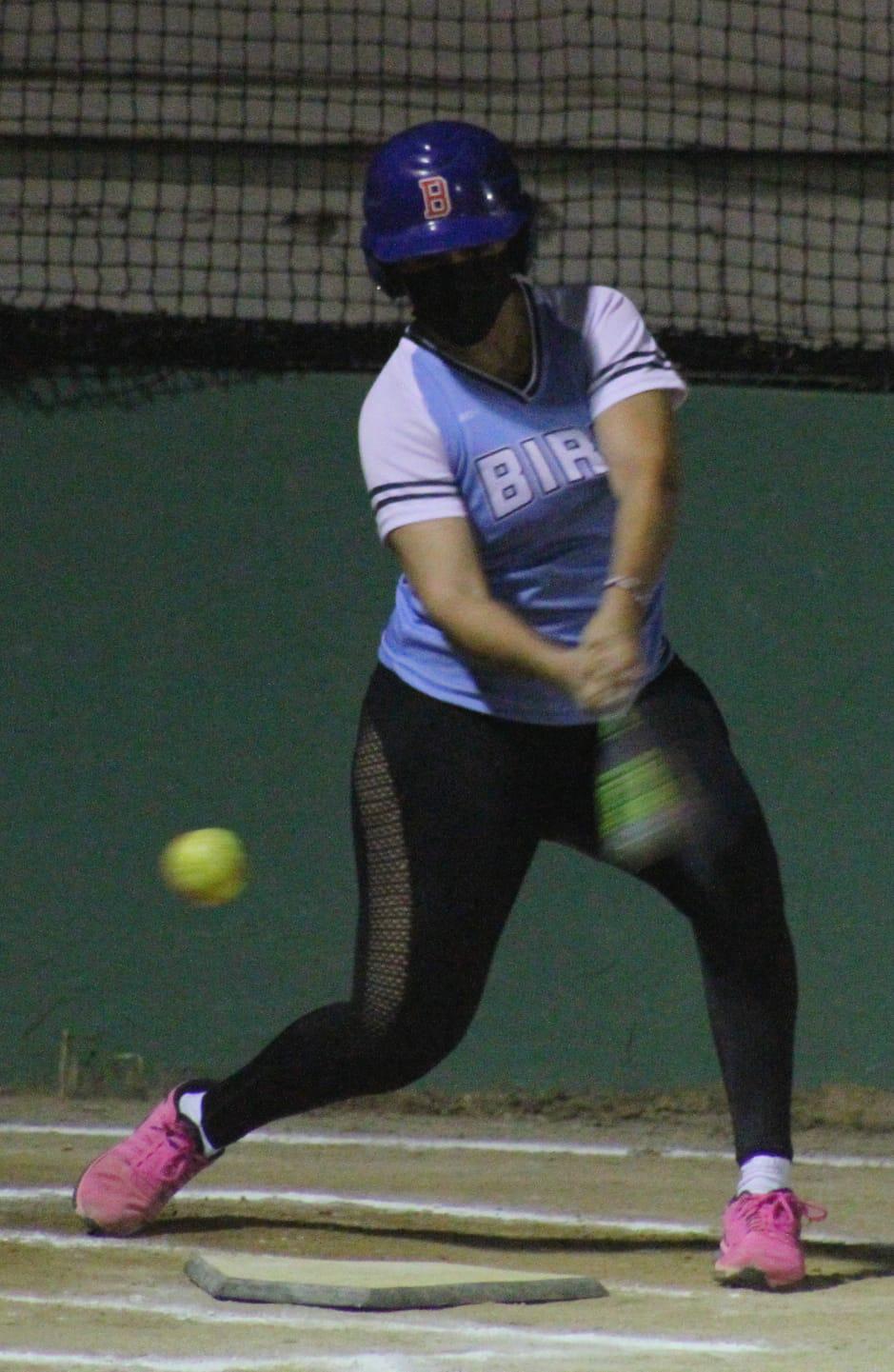 $!Bird no cede terreno en la Liga Municipal de Softbol Femenil