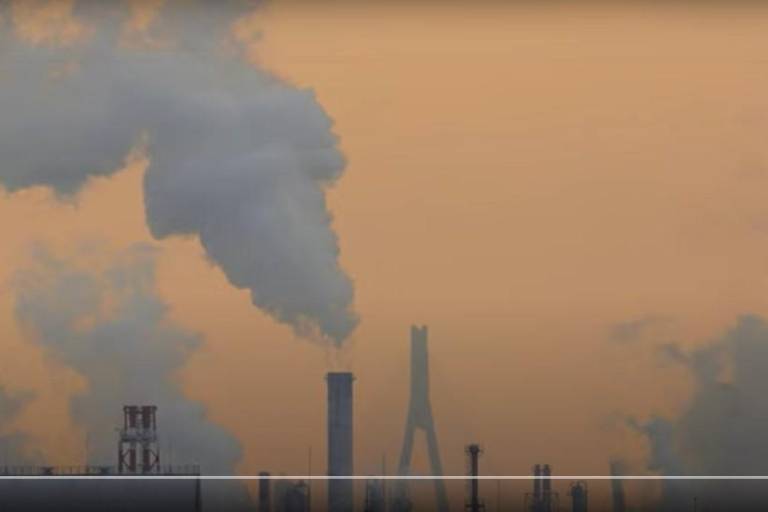 Magnates generan más contaminación. Cada magnate global genera 8 mil veces más contaminación que una persona cualquiera
