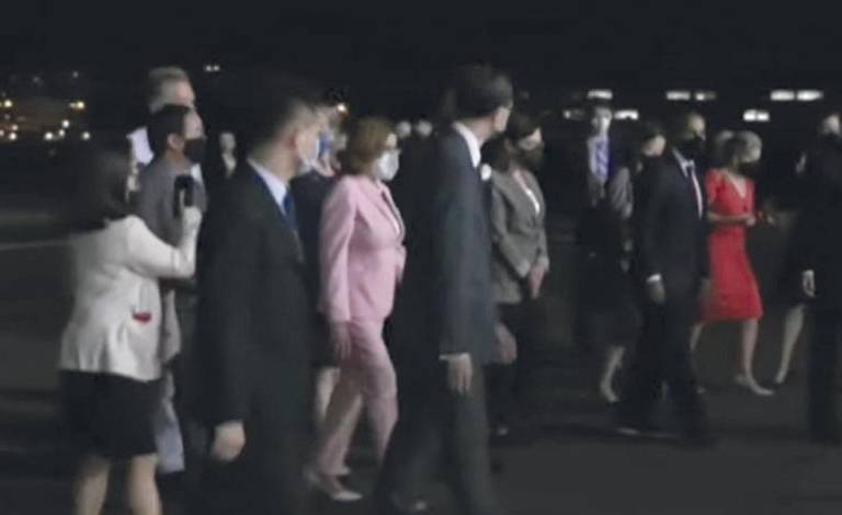Nancy Pelosi aterriza en Taiwán, pese a advertencia de China de derribar su avión