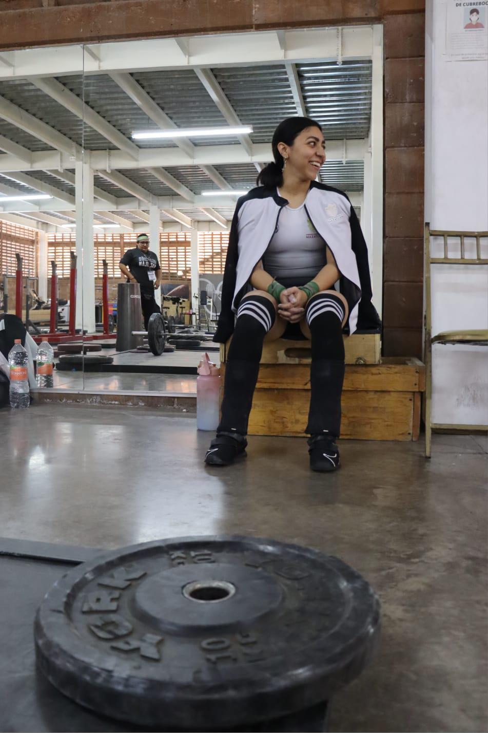 $!Karla Partida, de Mazatlán, gana medalla de oro en los estatales de halterofilia