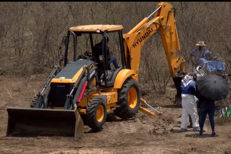 Madres Buscadoras de Jalisco hallan fosas clandestinas con al menos 20 cuerpos
